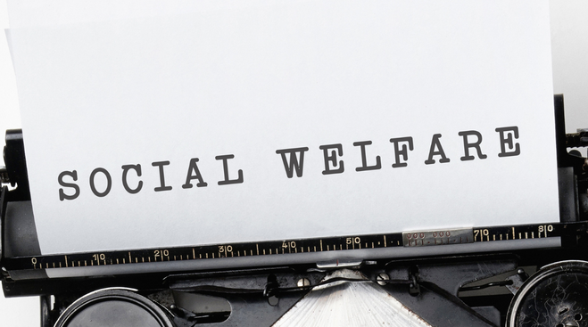 Immagine di LinkAbili, macchina da scrivere con scritta social welfare